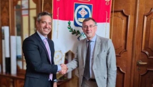 括俱乐部的, 新老板布兰